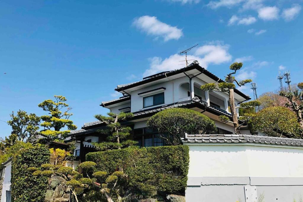 48坪！道後温泉付近駐車場有り清潔さと設備の充実さが高評価 大切な家族仲間と広々とくつろげます Villa Matsuyama  Bagian luar foto